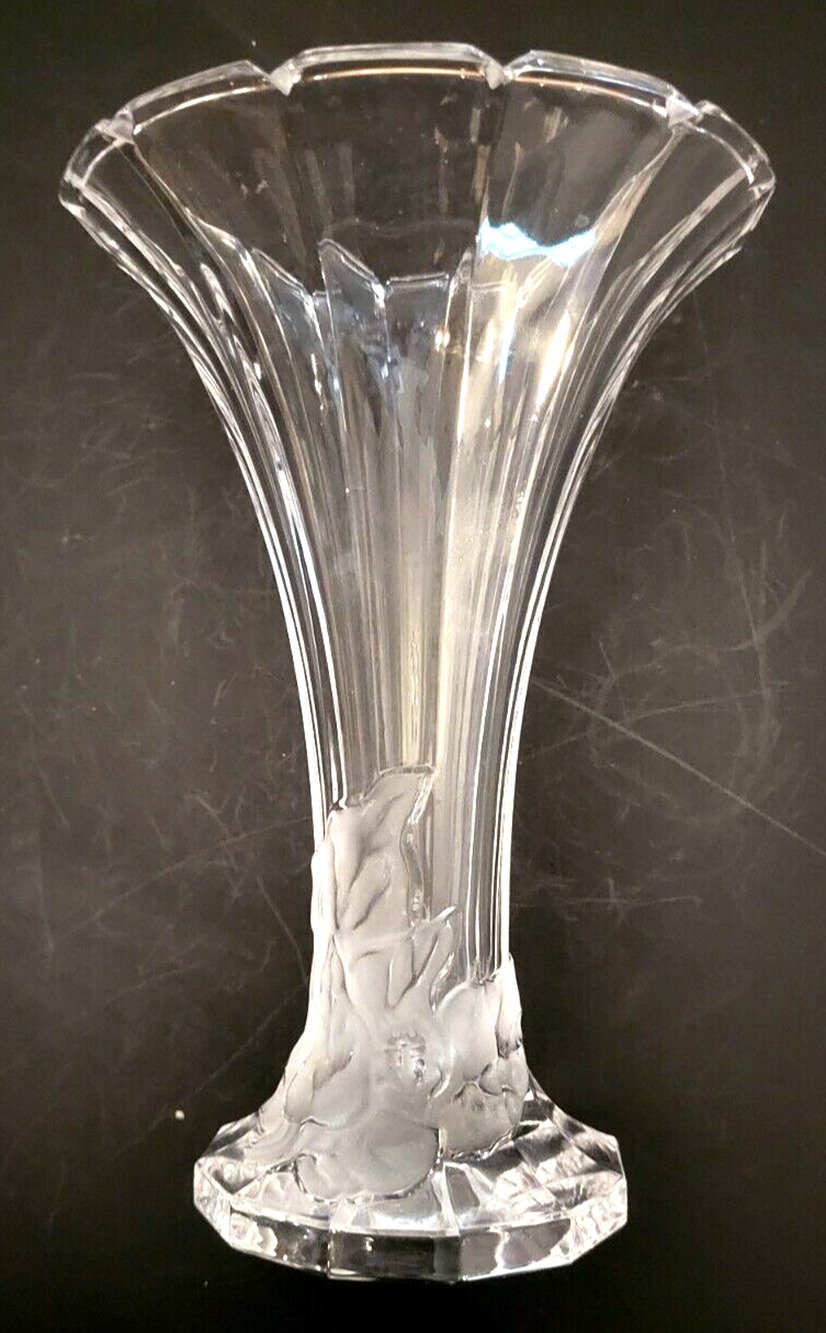Crystal Clear Glass Vase with 12 Ribs and Raised Frosted Flower 8.25" Tall